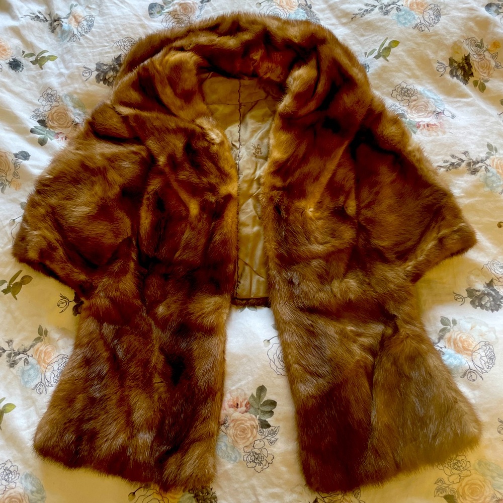 Gorgeous Vintage Fur Shoulder Warmer with silk pockets and lining